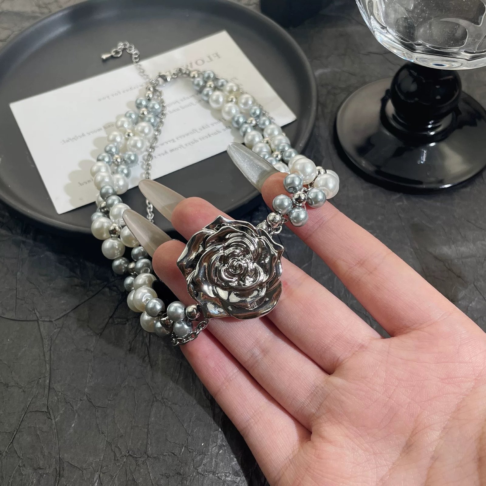 2026 French rose pearl choker on a model's neck, showcasing delicate rose and pearl details.